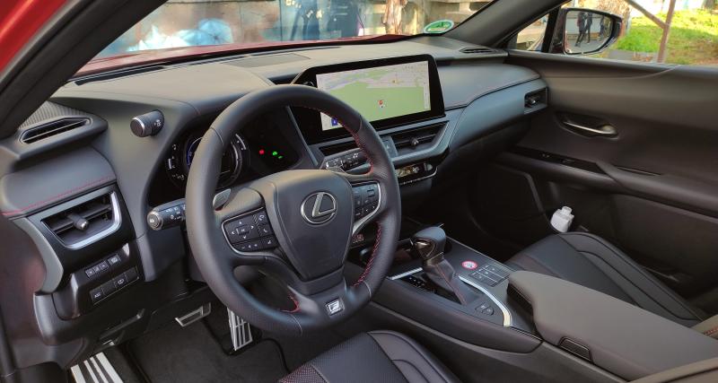 Essai Lexus UX 250h : une histoire d’écran et d’espionnage - Lexus UX 250h