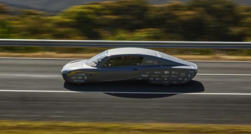 Cette voiture solaire établit le record de la plus grande distance parcourue sans recharge - 240 tours parcourus sur un autodrome
