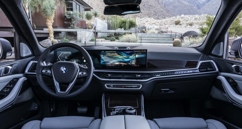 BMW X5 restylé (2023) : il gagne de l’autonomie en hybride rechargeable, mais son prix augmente - L’intérieur du X5 hérite du BMW Curved Display
