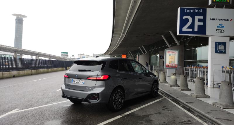 Essai BMW Série 2 Active Tourer : une semaine au volant du monospace compact hybride rechargeable - Déposer une amie à l'aéroport