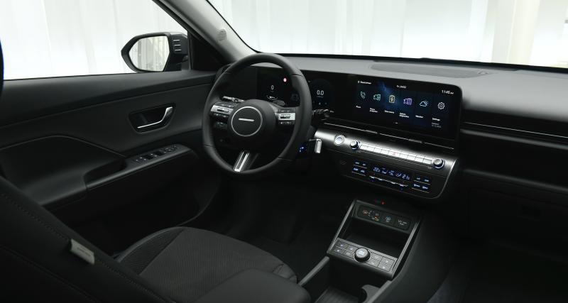 Hyundai Kona (2023) : le SUV compact revient pour une nouvelle génération disponible en hybride - Un immense double écran panoramique à bord