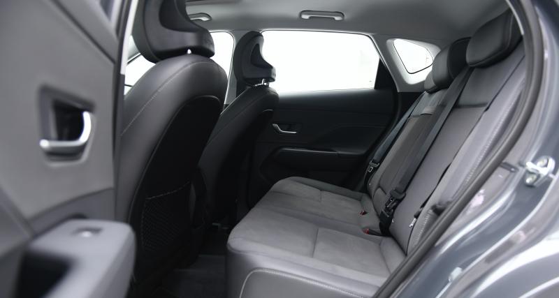 Hyundai Kona (2023) : le SUV compact revient pour une nouvelle génération disponible en hybride - Des sièges avant plus fins pour libérer de l’espace
