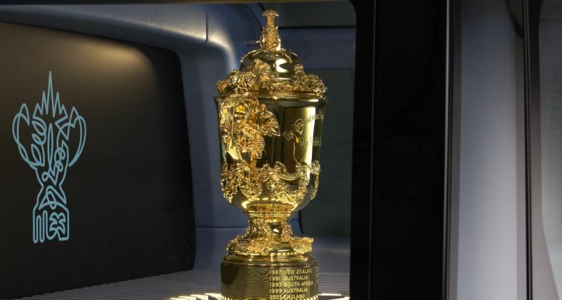 Spécialement modifié, ce Defender 110 exhibe le trophée de la Coupe du monde de rugby 2023 - Defender 110 Trophy Car (2023)