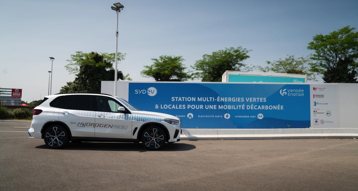 BMW iX5 Hydrogen (2022)