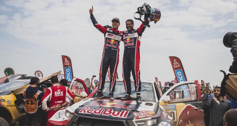 Dakar 2023 : Al-Attiyah vainqueur, Loeb deuxième, le classement final auto et moto - Sébastien Loeb et Fabian Lurquin à la fin du Dakar 2023.