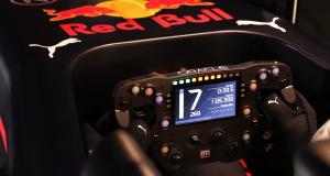 Basé sur la RB18 de Red Bull, ce simulateur de F1 permet de se prendre pour Max Verstappen