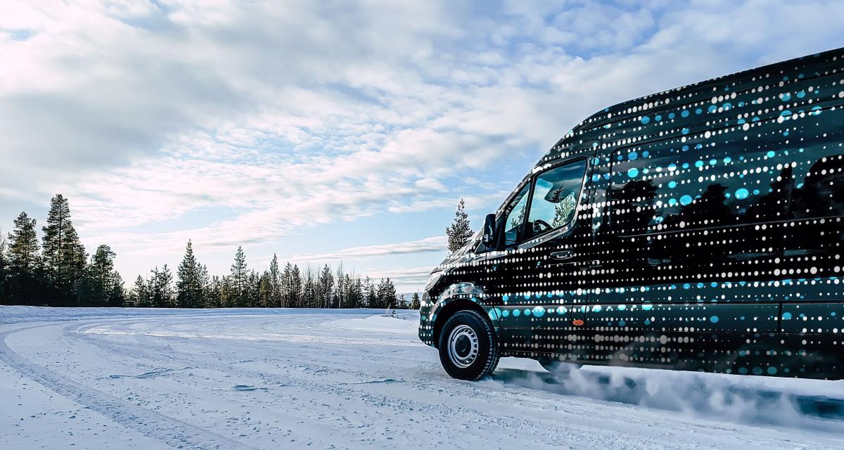 Mercedes eSprinter (2023) : le nouvel utilitaire électrique est testé dans la neigé
