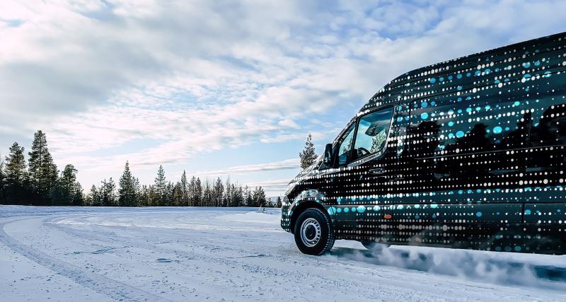  - Mercedes eSprinter (2023) : le nouvel utilitaire électrique est testé dans la neigé