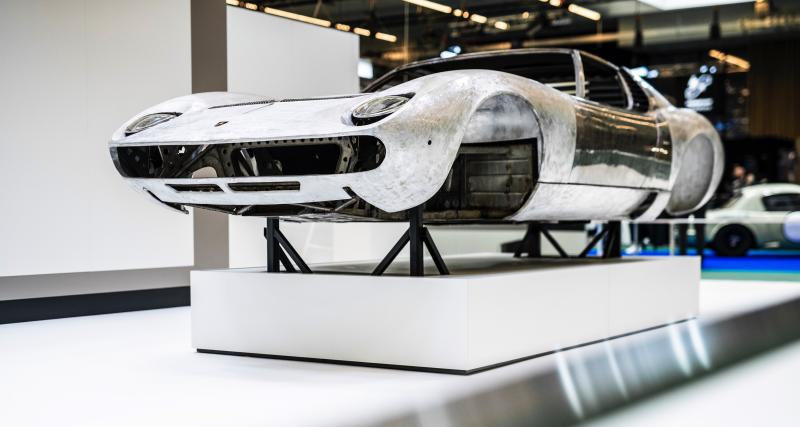 Lamborghini rend un dernier hommage à ses supercars à moteur V12 sur son stand de Rétromobile - Le stand Lamborghini au Rétromobile 2022