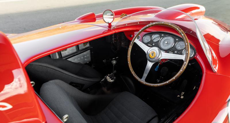Cette rare Ferrari de course est mise en vente, de célèbres pilotes se sont succédés à son volant - Ferrari 410 Sport Spider