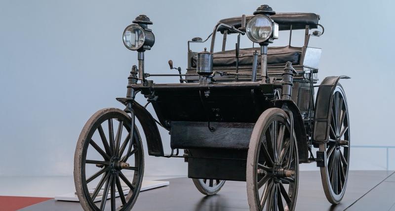  - La seconde voiture créée par Daimler en 1892 célèbre ses 130 ans, c’est la première automobile de luxe