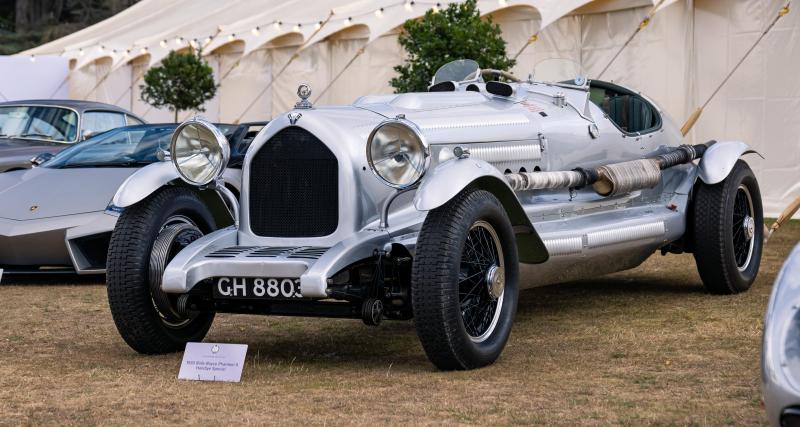 Pour célébrer le jubilé de platine d’Elizabeth II, le Salon Privé réunit des voitures de collection argentées - Cette Rolls-Royce embarque un moteur d’avion