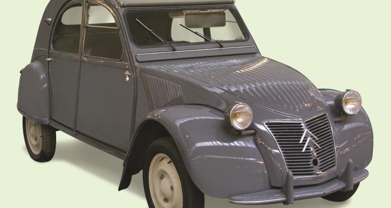 Les voitures des films de Louis de Funès s’exposent au musée national de l’Automobile - Des objets dérivés des films sont exposés
