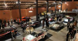 Chez Mathieu Lustrerie, cette exposition retrace les 60 ans de carrière de la Porsche 911
