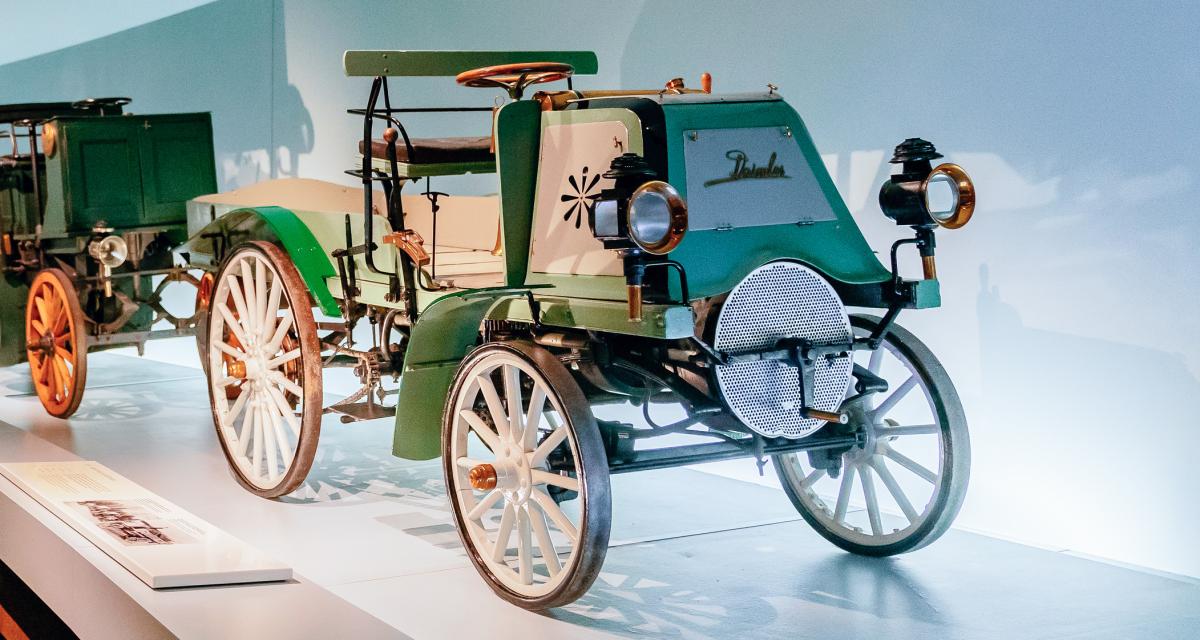 Datant de 1899, cet utilitaire motorisé Daimler est l'ancêtre des fourgons modernes