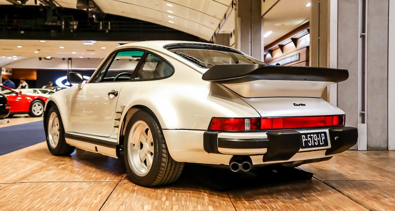 Cette Porsche 911 Turbo Flachbau à nez plat a été vendue par RM Sotheby’s, nos photos de ce modèle au look atypique - Porsche 911 Turbo Flachbau