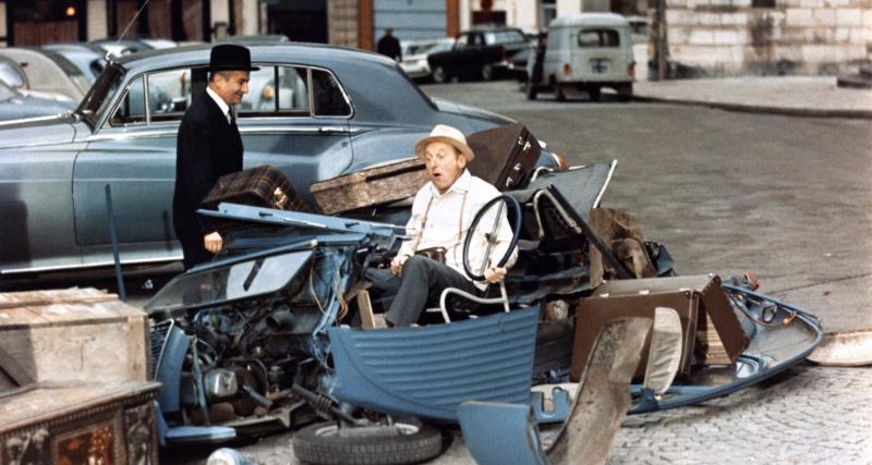 Les voitures mythiques des films de Louis de Funès exposées à Mulhouse - Louis de Funès en voiture sur le tournage du film Le Gendarme en balade.