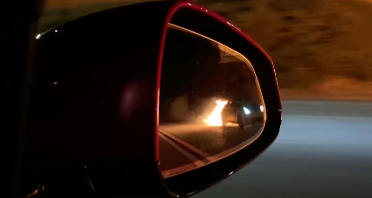 Performance enflammée pour cette Nissan face à une Tesla Model S dans une course de rue