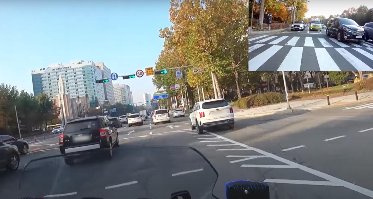 Ce policier à moto se démène pour escorter une ambulance au milieu du trafic urbain