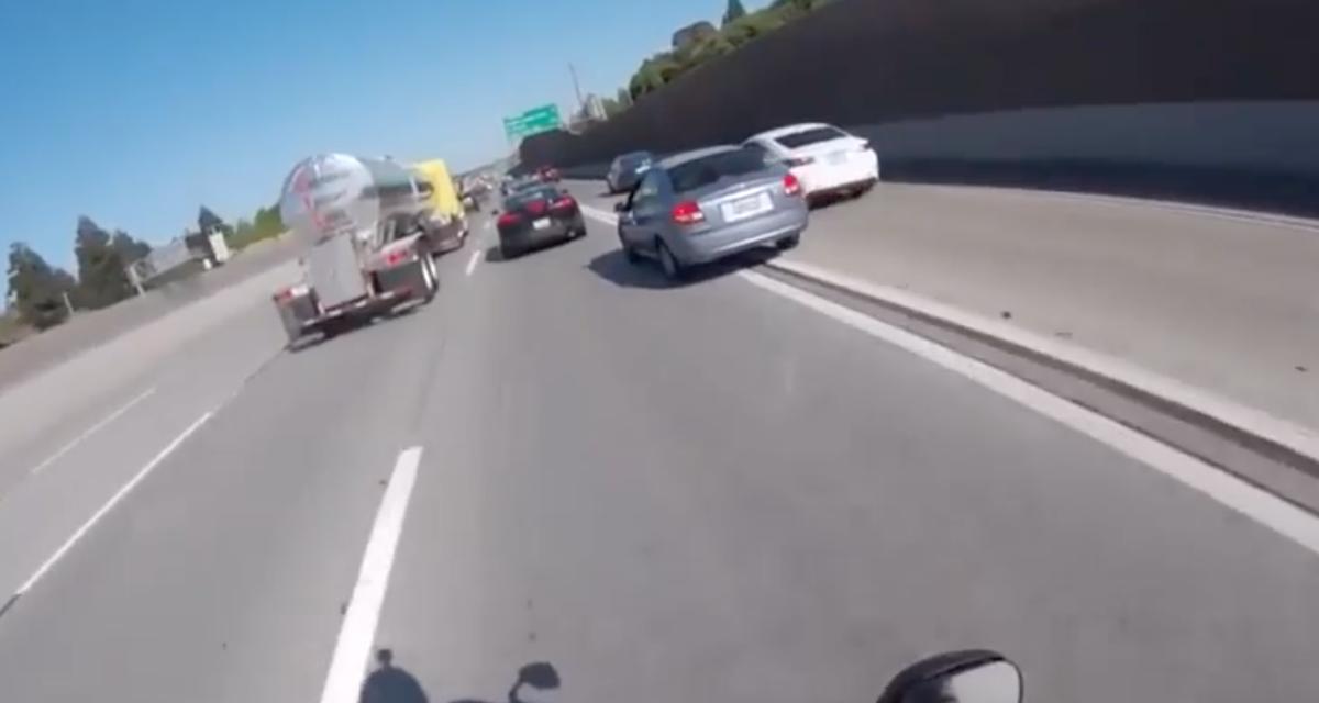 VIDEO - Trop pressé d'entrer sur l'autoroute, il s'offre un sacré tonneau