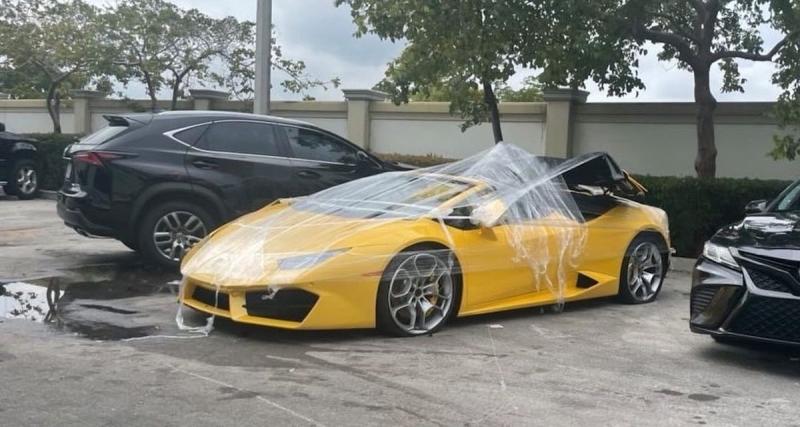  - Cette Lamborghini est dans un si mauvais état qu’elle est rafistolée avec du film plastique