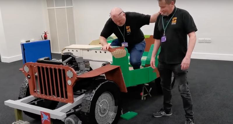 Ce travail de reconstitution d’une Jeep en Lego réduit à néant en quelques instants