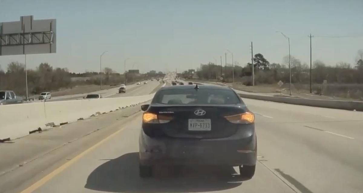 VIDEO - Il pile sur l'autoroute sans raison apparente, une manoeuvre qui a tout d'un règlement de compte