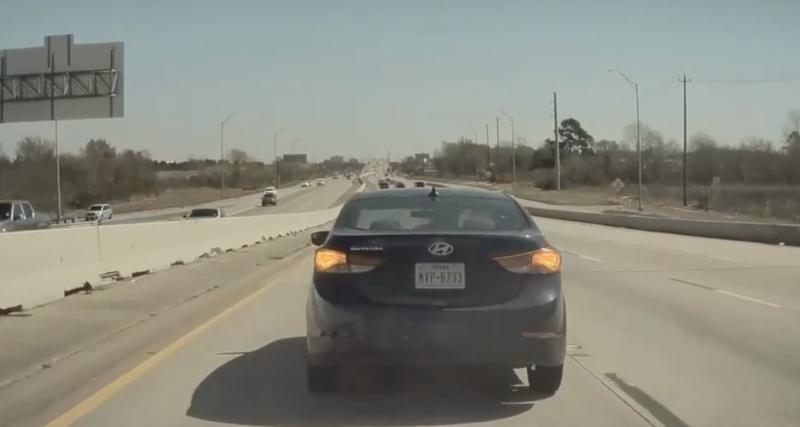  - VIDEO - Il pile sur l'autoroute sans raison apparente, une manœuvre qui a tout d’un règlement de compte