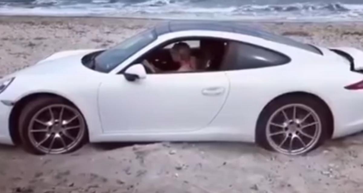 Elle ensable sa Porsche à la plage, chaque tentative pour en sortir est un échec