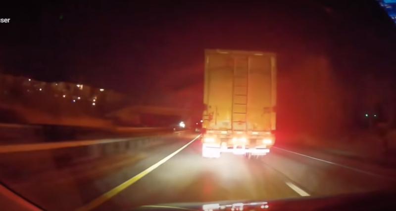  - VIDEO - Ce camion a une dent contre cet automobiliste