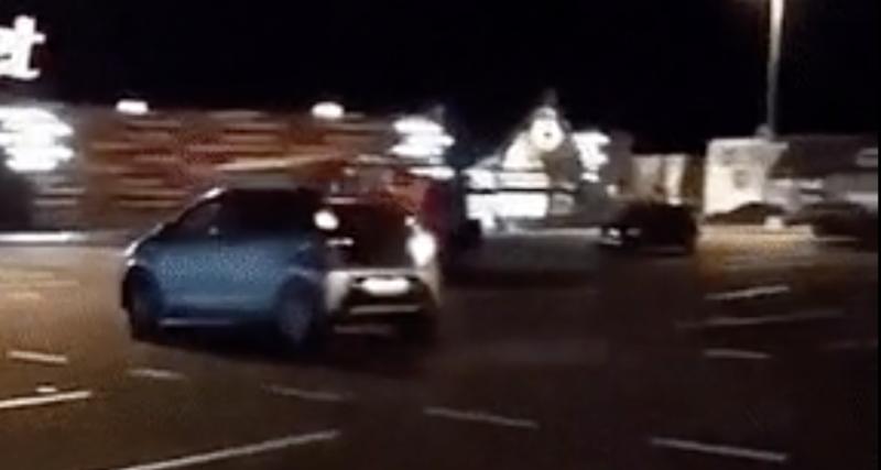 VIDEO - La tentative de demi-tour de cette Toyota Yaris finit sur le toit