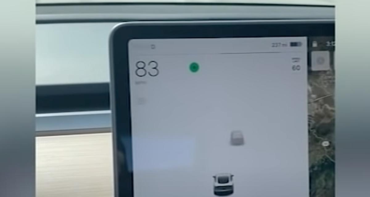 L'ordinateur de bord de sa Tesla bugue sur l'autoroute, il est bloqué à 130 km/h