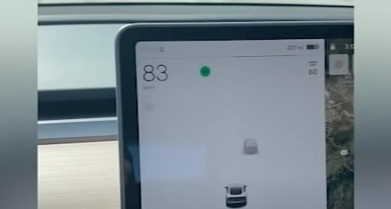  - L’ordinateur de bord de sa Tesla bugue sur l’autoroute, il est bloqué à 130 km/h
