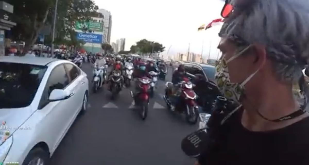 VIDEO - Traverser la route au Vietnam, en voilà une épreuve