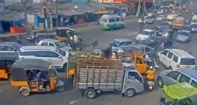  - VIDEO - En Inde, les intersections sont de vrais casse-tête