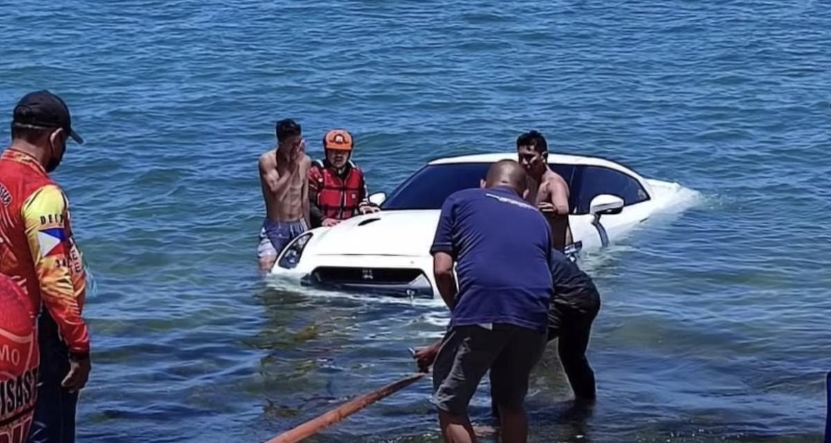 Cette Nissan GT-R finit à l'eau à cause d'un oubli fâcheux
