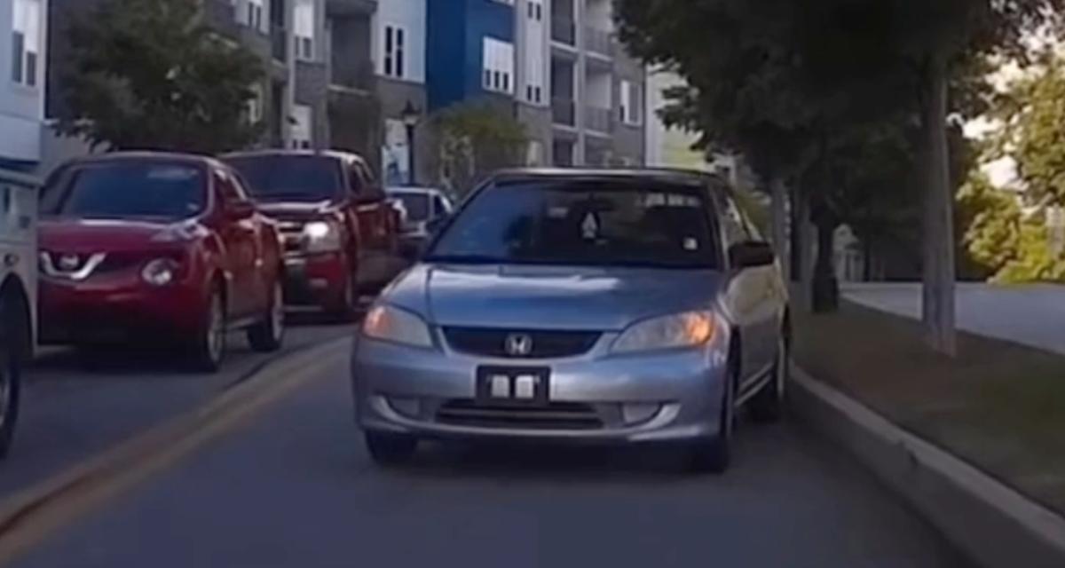 VIDEO - La marche arrière n'est vraiment pas le point fort de cet automobiliste...