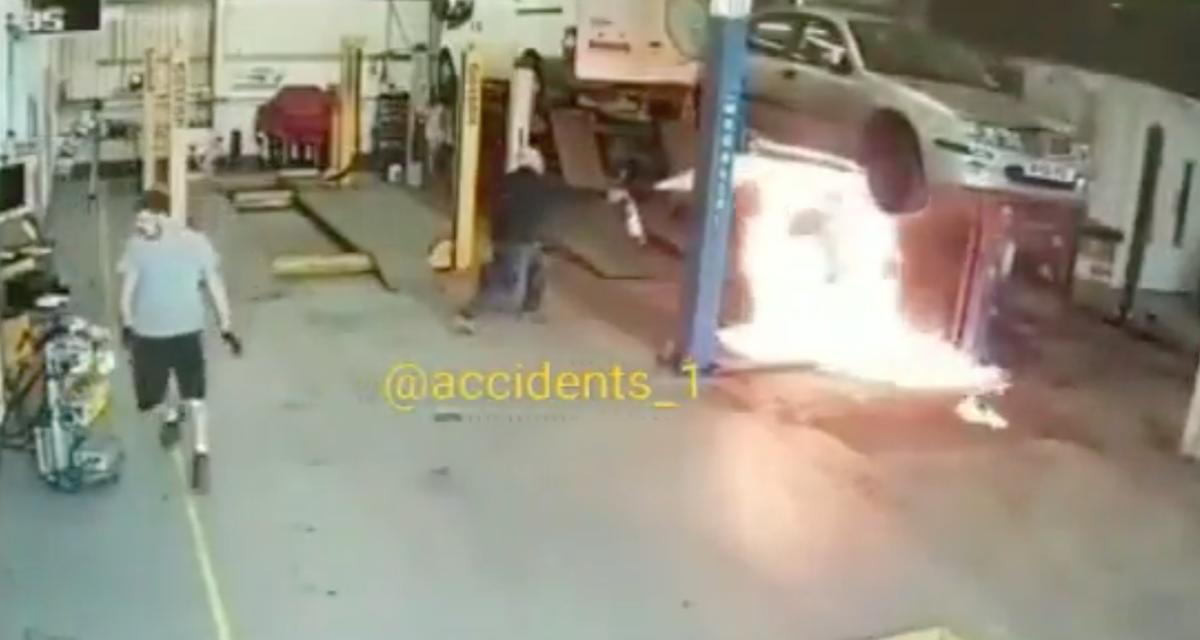 VIDEO - Malgré leurs efforts, ces mécaniciens n'ont pas réussi à calmer le feu sous cette voiture !