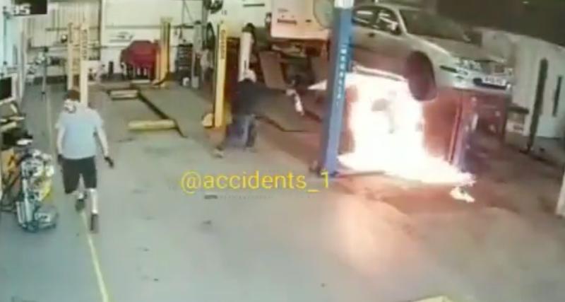  - VIDEO - Malgré leurs efforts, ces mécaniciens n’ont pas réussi à calmer le feu sous cette voiture !