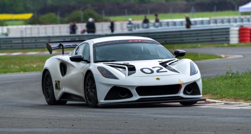 Lotus Emira GT4 (2022) : le coupé enfile sa tenue de sport avec cette version de course