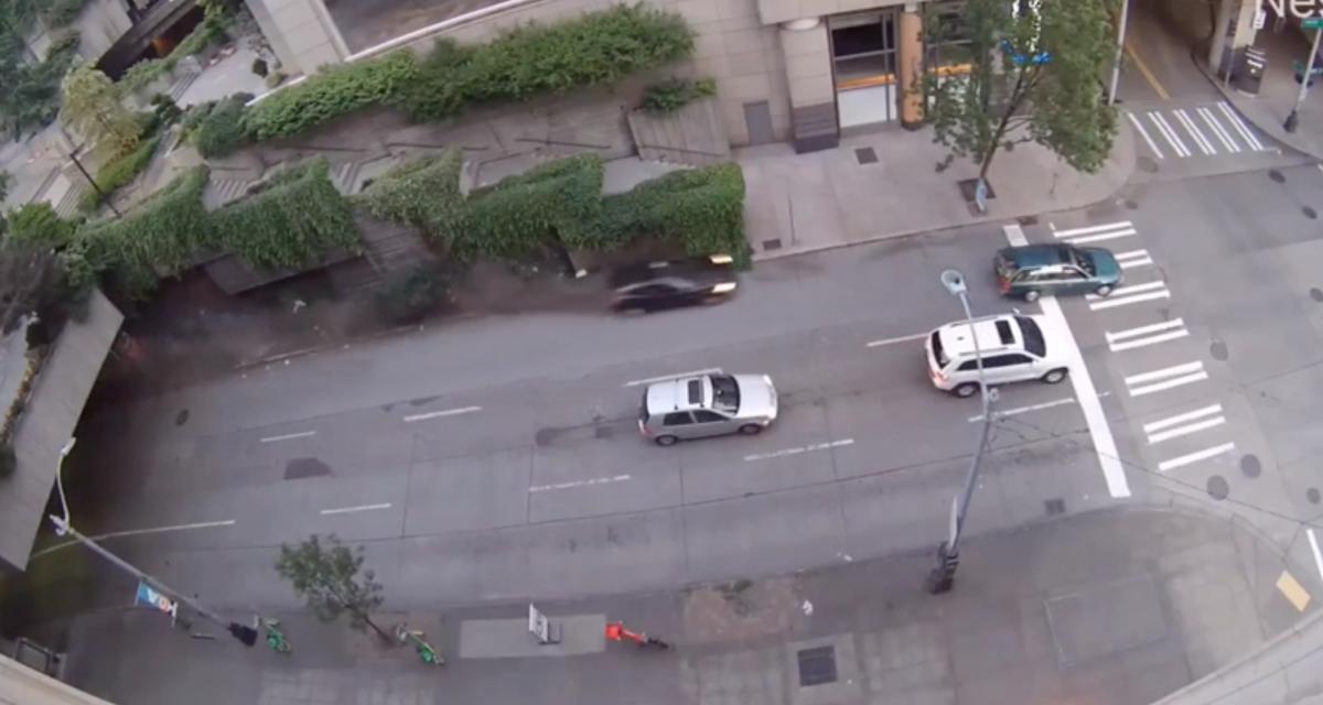 À l'entrée de cette intersection à Seattle, les accidents se suivent et se ressemblent !