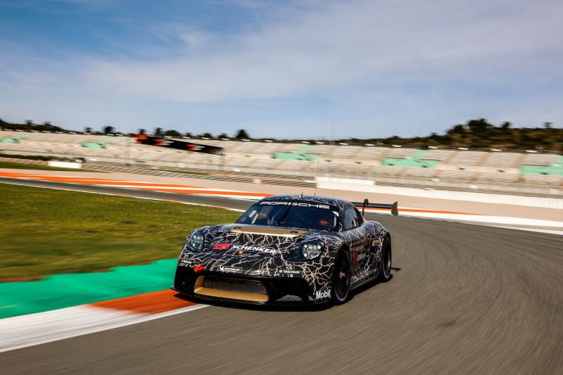  - Porsche 718 Cayman GT4 ePerformance | Les photos de la voiture de course électrique