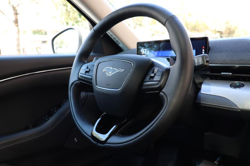Les électriques polyvalentes | Ford Mustang Mach-E vs Kia EV6