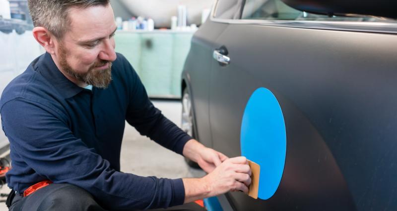 Utilisez les stickers pour décorer votre voiture - Comment bien coller les stickers sur votre voiture ?