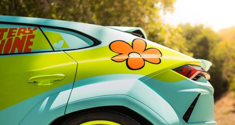 Ce rappeur américain transforme son Lamborghini Urus en Mystery Machine de Scooby-Doo - Des fleurs un peu partout sur le SUV