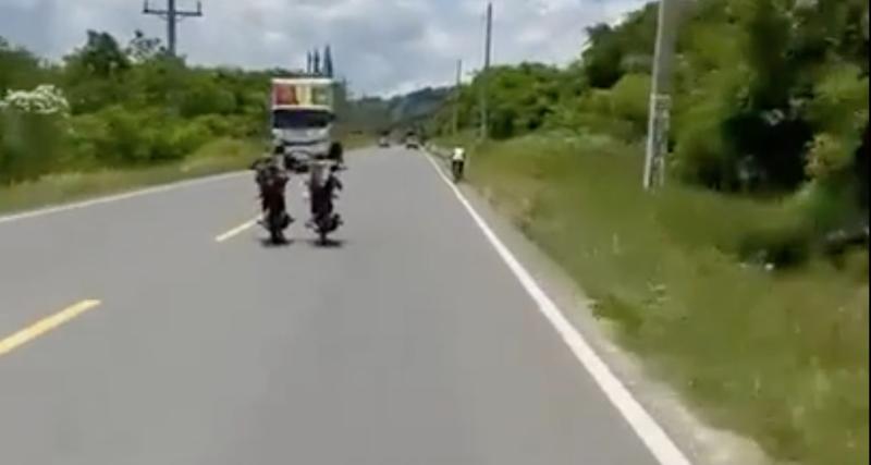  - VIDEO - Ces deux motards prennent tous les risques pour gagner la course