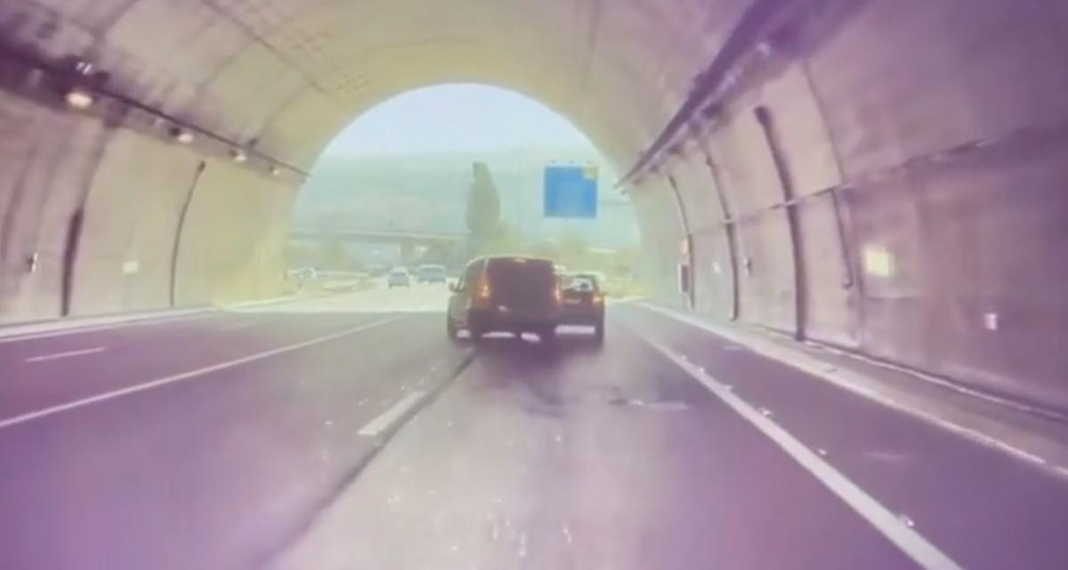 VIDEO - Difficile de conduire plus dangereusement que cette camionnette