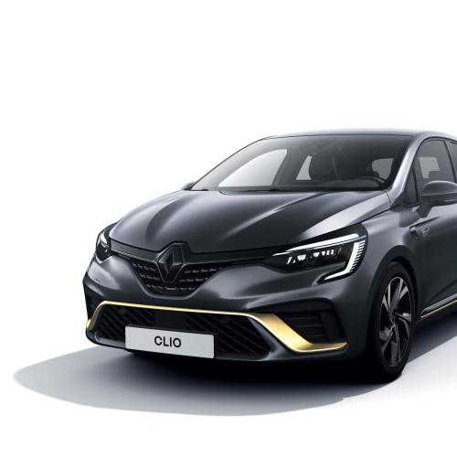 Renault Clio E-Tech Engineered (2022) : la citadine hybride s'offre une  édition haut de gamme basée sur la finition RS Line