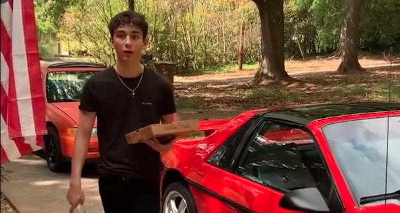  - VIDEO - Il offre sa première voiture à son fils, une émotion indescriptible