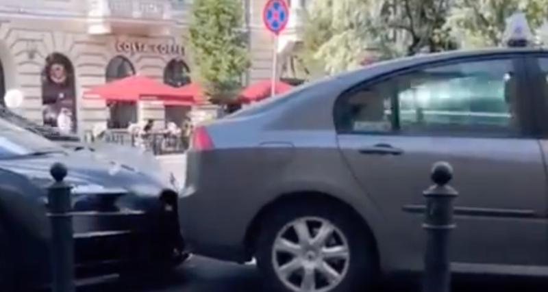 VIDEO - La pression n'est pas la même quand on se gare en créneau devant une Bugatti